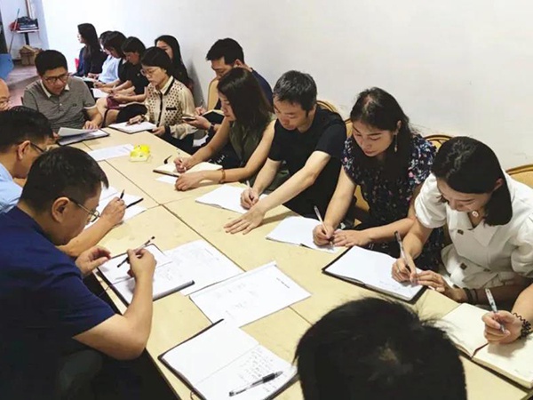 文演教育开展“抓政治理论学习，强化意识形态工作”专